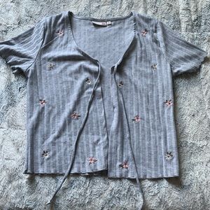 Gray short sleeve cover up with flowers. Size small.